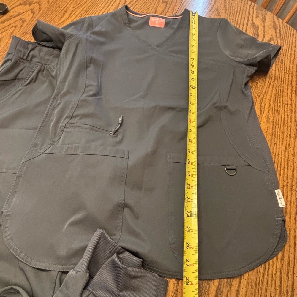 Ava Therese Women’s medium tall jogger scrubs - Picture 5 of 11